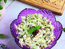 Fot. Mloda, Sałatka z żurawiną, serem i selerem naciowym