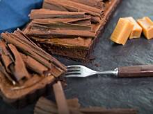 Fot. Mistrzowie Wypieków, Tarta z pieczonym musem czekoladowym i karmelem