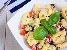Fot. Mloda, Sałatka grecka z tortellini