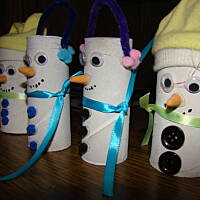 Mikołaje i bałwanki z drewna