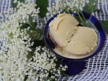 Fot. mariolek8, Lody waniliowe z dodatkiem kwiatu czarnego bzu