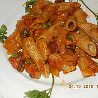 Makaron razowy  z mrożonymi warzywami 