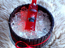 Fot. Olkka, TORT BECZKA Z KOSTKAMI LODU