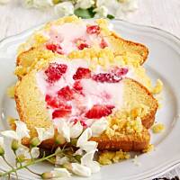 ucierane ciasto z serkiem i truskawkami…