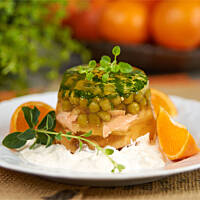 Tymbaliki łososiowe z sosem czosnkowym