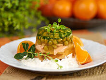 Fot. Wkn, Tymbaliki łososiowe z sosem czosnkowym