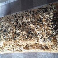 Ekspresowy "chlebek" pszenno- żytni z czarnuszką i sezamem