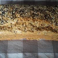 Ekspresowy "chlebek" pszenno- żytni z czarnuszką i sezamem