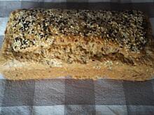 Fot. Merlin168, Ekspresowy "chlebek" pszenno- żytni z czarnuszką i sezamem