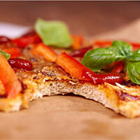 Pizzerinki z pastą z suszonych pomidorów