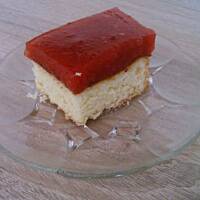 Biszkopt z musem truskawkowym