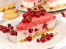 Fot. Wkn, Sernik z porzeczkową pianką