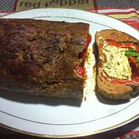 Rolada z mięsa mielonego nadziewana papryką z serkiem