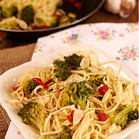 Makaron z brokułami