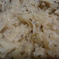 Kapusta w sosie śmietanowym.