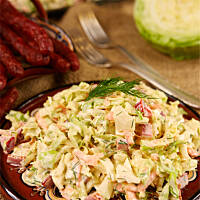 Surówka z młodej kapusty