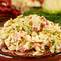 Surówka z młodej kapusty