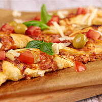 Świdry na słono z sosem pomidorowym i serem