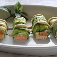 Łosoś zapiekany w cukinii