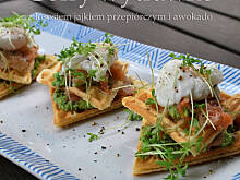 Fot. katy12, Gofry wytrawne z łososiem wędzonym, jajkiem przepiórczym i musem awokado