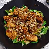 Sałatka z gruszką i kurczakiem wg M&Ł