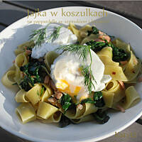 Jajka w Koszulkach na Pappardelle ze Szpinakiem i Łososiem