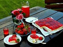 Fot. Olkka, BISZKOPT Z TRUSKAWKAMI BITĄ ŚMIETANĄ I GALRETKĄ