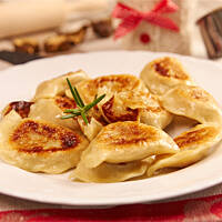 Pierogi z kiszoną kapustą duszoną