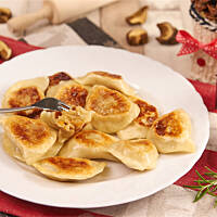 Pierogi z kiszoną kapustą duszoną