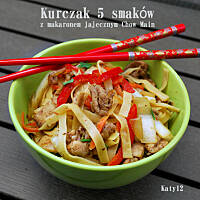 Kurczak 5 smaków z makaronem jajecznym Chow Mein