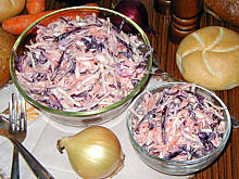 Fot. Wkn, Surówka z czerwonej kapusty