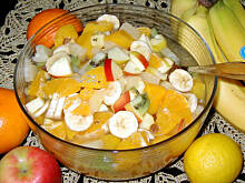 Fot. Wkn, Sałatka owocowa z alkoholem