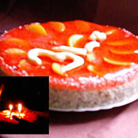 Brzoskwiniowy torcik urodzinowy subtelnie orzechow