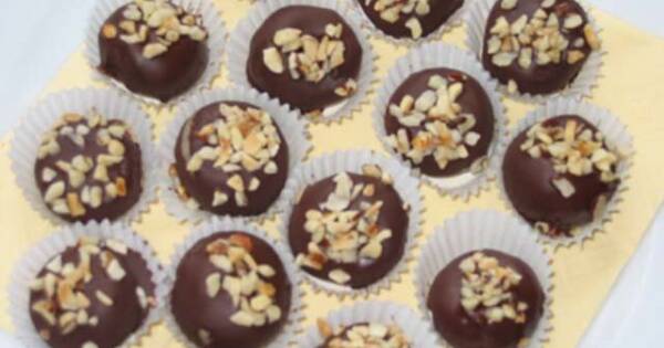 Praline with Marzipan, rum and nuts - przepis - bing_translator - wielkiezarcie.com