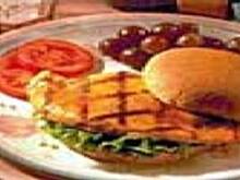 Fot. pauladu83, Grilled Honey-Soy Chicken- kurczakowy hamburger