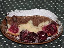 Fot. Wkn, Ciasto na białkach z wiśniami