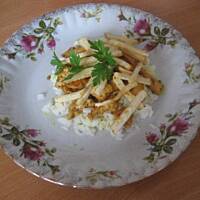 Piersi kurczacze z frytkami selerowymi