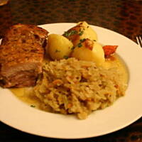 Pieczone żeberka z kapustą i ziemniaczkami