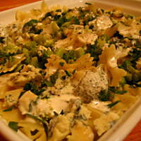 Sałatka makaronowa z brokułami