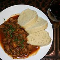 gulasz z zająca + czeskie knedliki