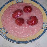 deser ryżowy z truskawkami