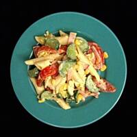 sałatka makaronowa z szynką