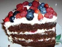 Fot. nutella, Tort czekoladowy z owocami i bitą śmietaną