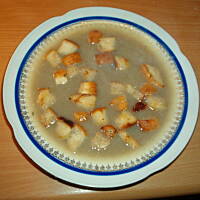 Pyszna zupa rybna z grzankami