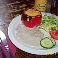 Papryka faszerowana w sosie pieczarkowym