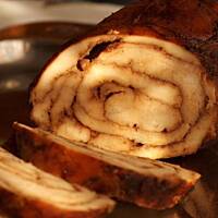 Bejcowana rolada z piersi kurczaka