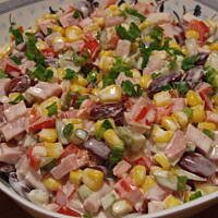 Sałatka imprezowa z czerwoną fasolką