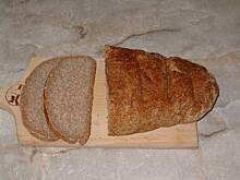 Fot. ekkore, chleb z mąki pełnoziarnistej