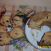 Drożdżowa babka z rodzynkami