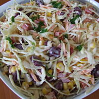 Surówka z kapusty i czerwonej fasolki